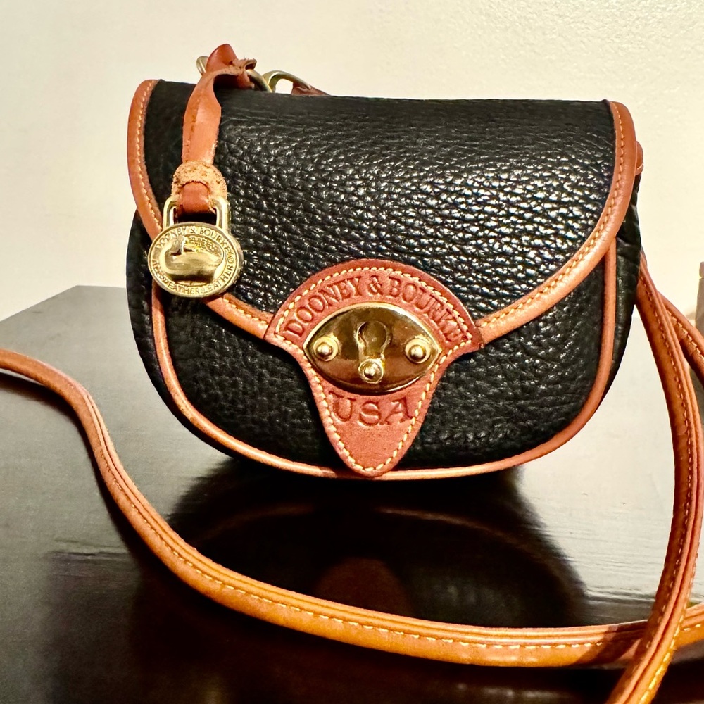 Vintage Dooney & Bourke AWL Turn Lock Crossbody Bag Shield Pocket Brass Fob - Picture 12 of 12